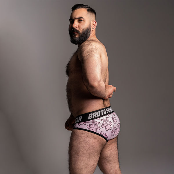 15-14.jpg BRIEF POSING PIGGY