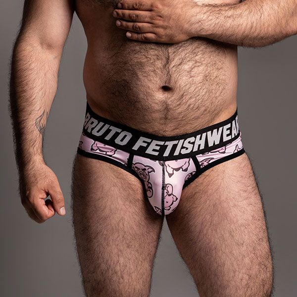 BRIEF POSING PIGGY
